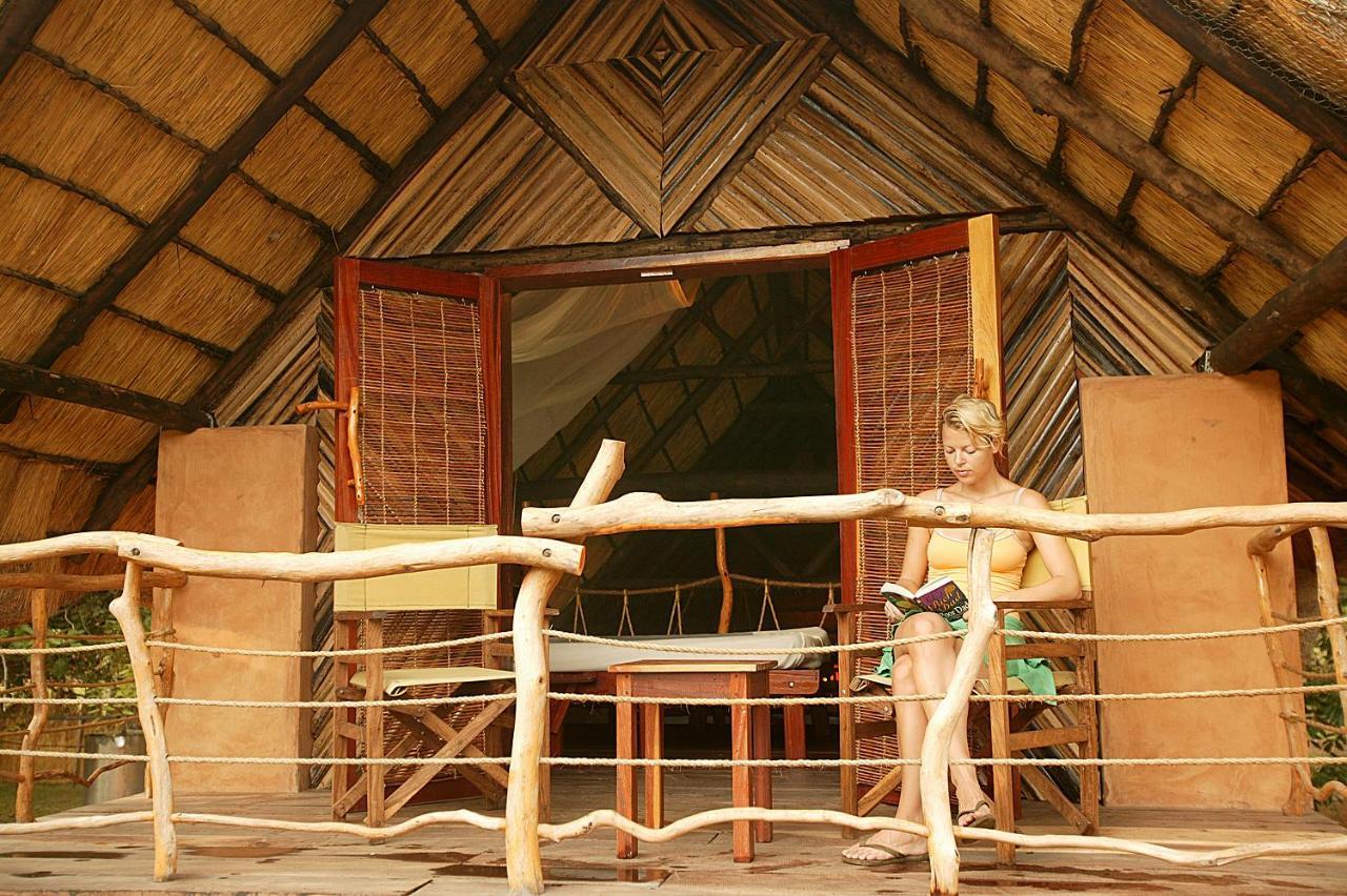 Track And Trail River Camp Kakumbi Luaran gambar