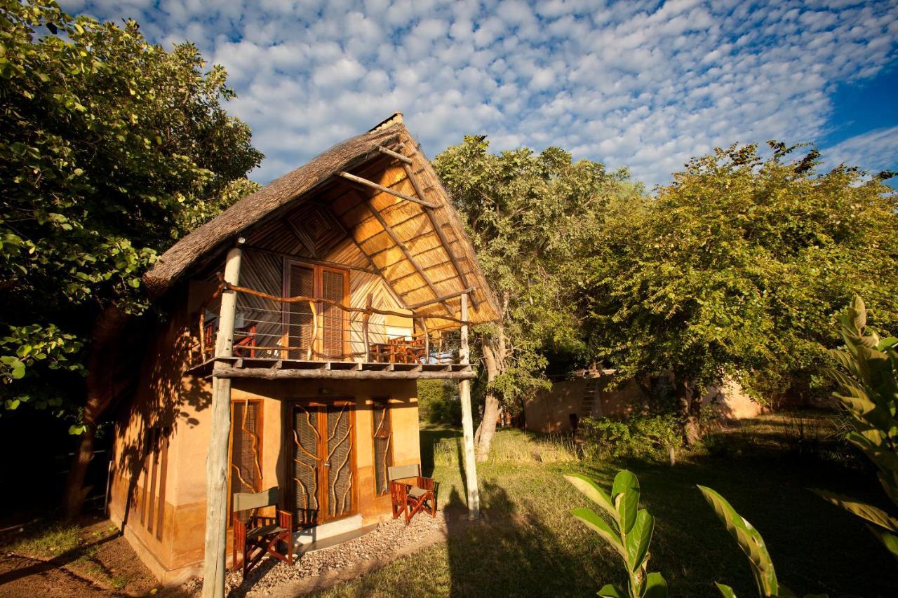 Track And Trail River Camp Kakumbi Luaran gambar