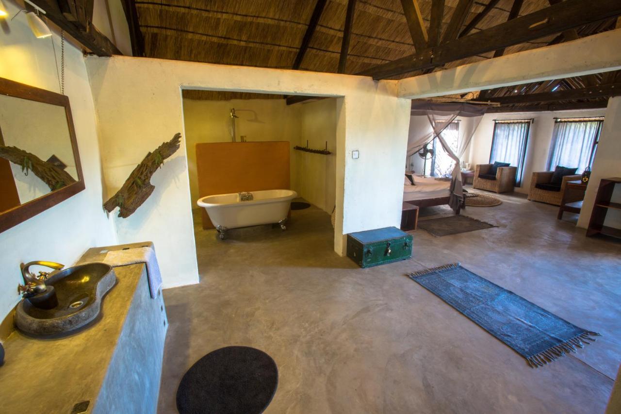 Track And Trail River Camp Kakumbi Luaran gambar